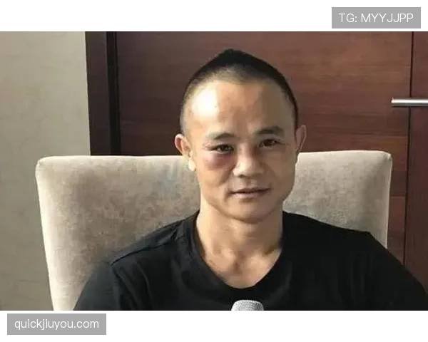 熊朝忠球场像邻家大哥，家里像富豪杂志，看到那张餐桌我心态碎了