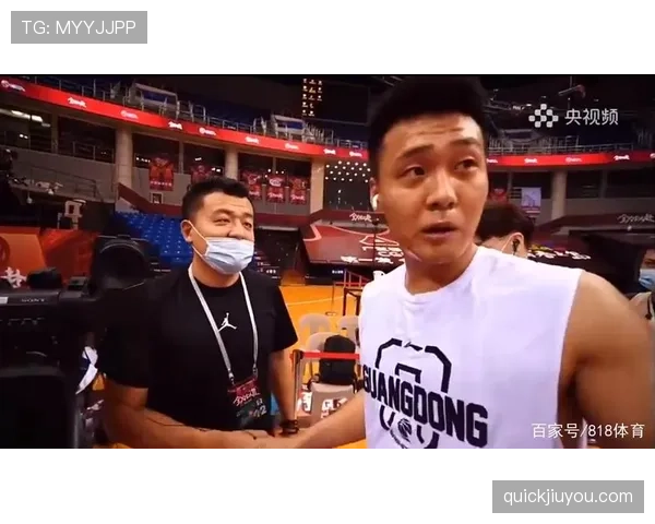赵睿训练完直接拎着爱马仕去接娃，这谁顶得住啊